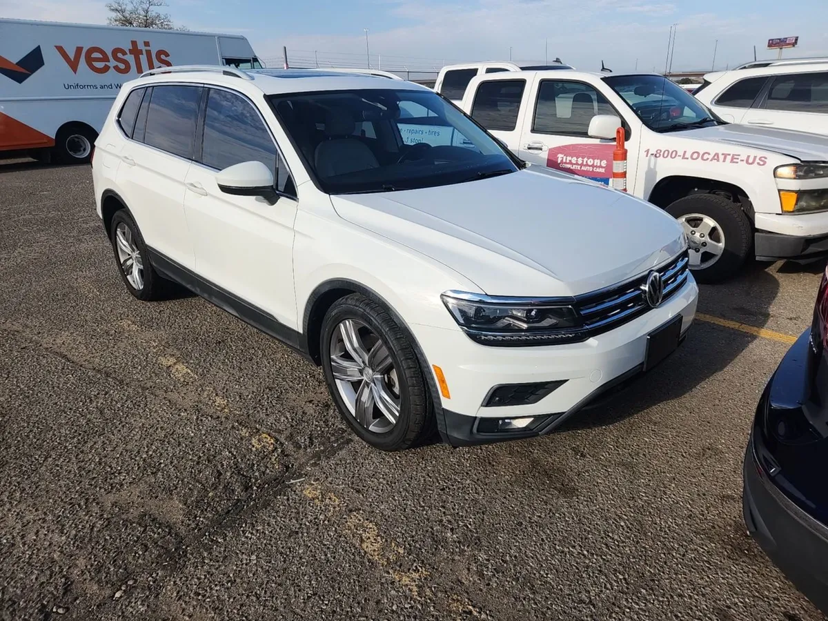 2018 Volkswagen Tiguan SEL Premium in white with chrome trim and 19-inch alloy wheels, front three-quarter view on the auction lot