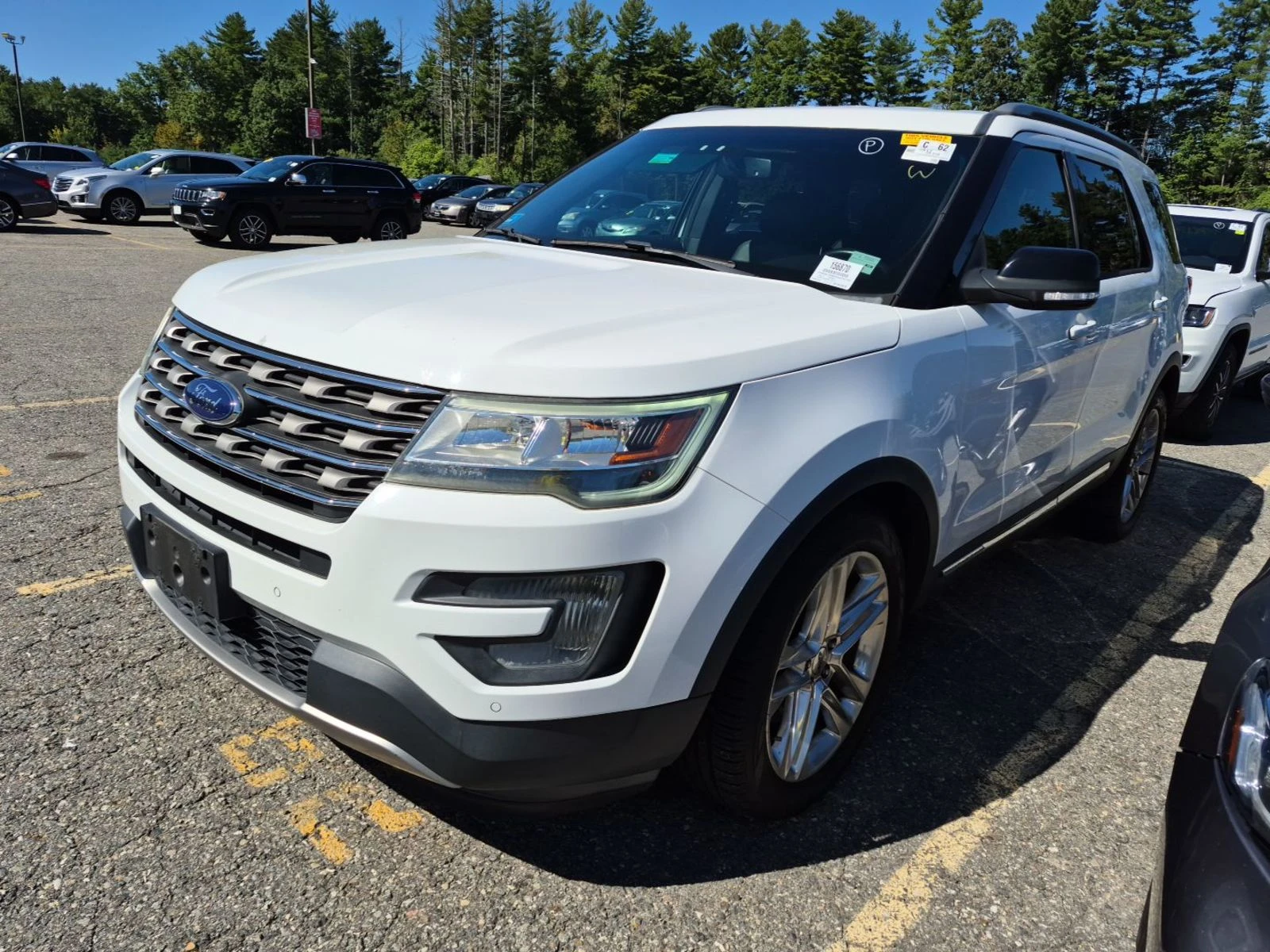2017 Ford Explorer XLT in white, front three-quarter view on the auction lot, clean body with alloy wheels